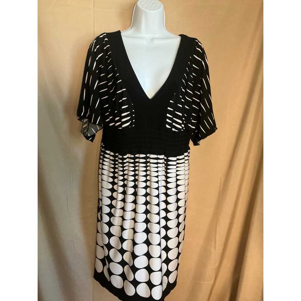 My Michelle Dress Womens Medium Black White Geometric V-Neck Smocked Empire